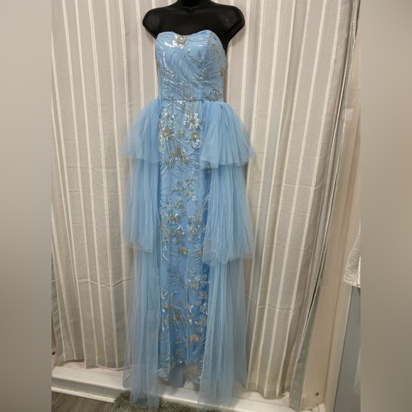 Elegant Blue Strapless Gown with Sequin Floral Embroidery and Tulle Size M -NWOT - Picture 1 of 13